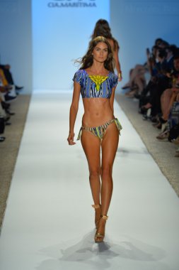 CIA maritima koleksiyon ilkbahar - yaz 2014 için pist model yürür