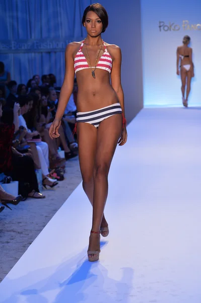 A model walks the runway at the Poko Pano show during Mercedes-Benz Fashion Week — Stock Photo, Image