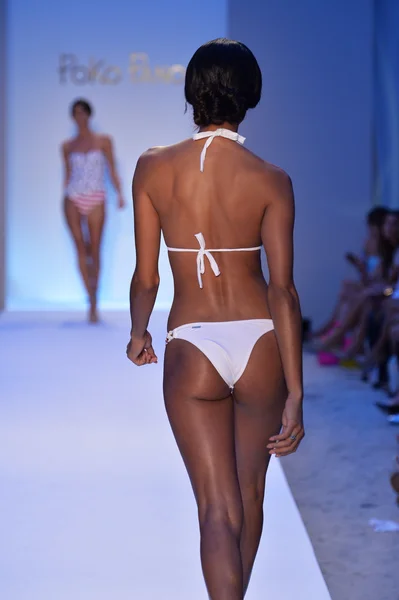 A model walks the runway at the Poko Pano show during Mercedes-Benz Fashion Week — Stock Photo, Image