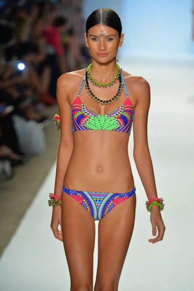 A model walks the runway at the Mara Hoffman Swim show — Stock Photo, Image