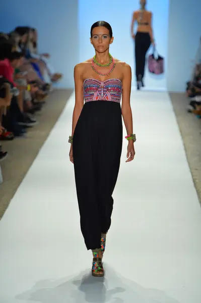 A model walks the runway at the Mara Hoffman Swim show — Stock Photo, Image