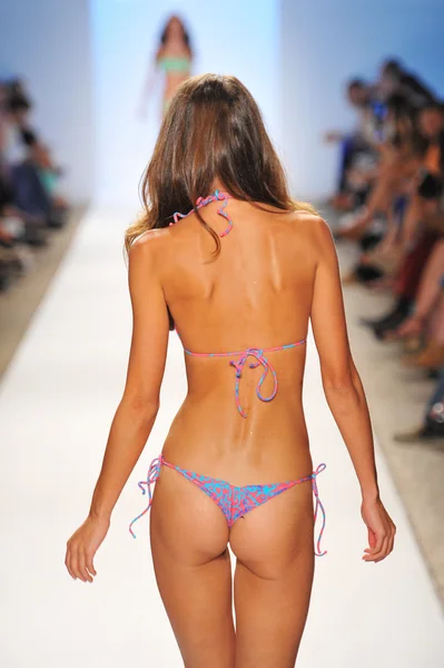 Models walks runway at the Indah Swimwear Collection — Stock Photo, Image