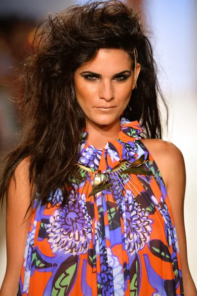 A models walk the runway at the Dolores Cortes show during Mercedes-Benz Fashion Week — Stock Photo, Image