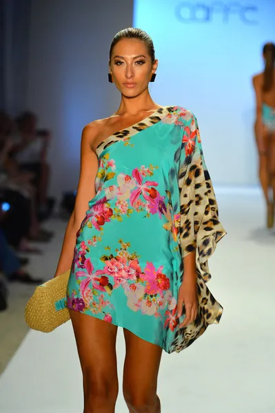 A model walks the runway at the Caffe Swimwear show — Stock Photo, Image