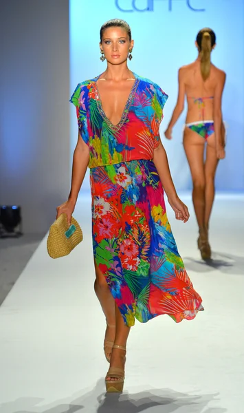 A model walks the runway at the Caffe Swimwear show — Stock Photo, Image