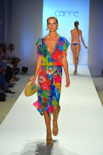 A model walks the runway at the Caffe Swimwear show — Stock Photo, Image