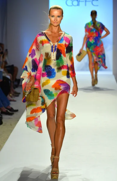 A model walks the runway at the Caffe Swimwear show — Stock Photo, Image