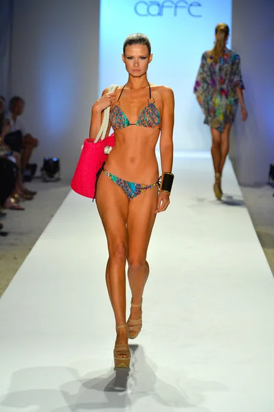 A model walks the runway at the Caffe Swimwear show — Stock Photo, Image