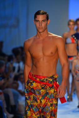 modelleri pist finale a.z. araujo Show'da yürümek.