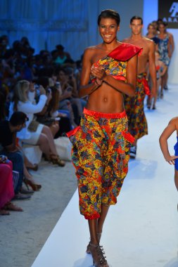 modelleri pist finale a.z. araujo Show'da yürümek.