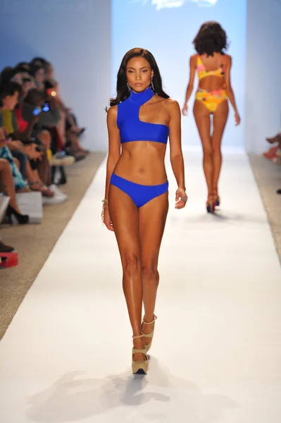 A model walks the runway at the Aquarella Swimwear show — Stock Photo, Image