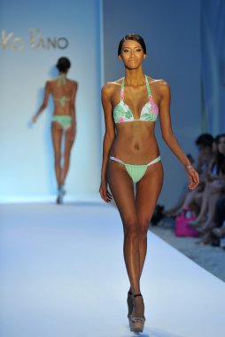 modeli pist yürür poco pano koleksiyonu