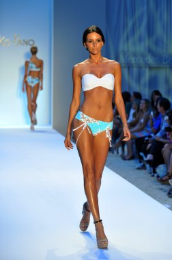 modeli pist yürür poco pano koleksiyonu