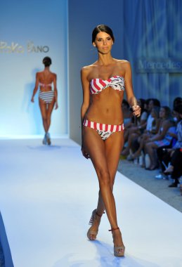 modeli pist yürür poco pano koleksiyonu