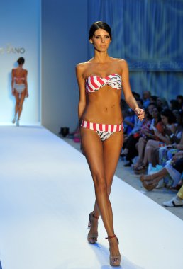 modeli pist yürür poco pano koleksiyonu