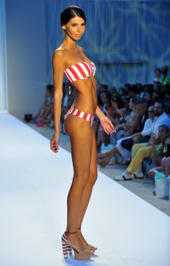 modeli pist yürür poco pano koleksiyonu