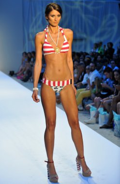 modeli pist yürür poco pano koleksiyonu