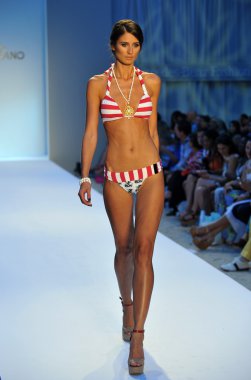 modeli pist yürür poco pano koleksiyonu