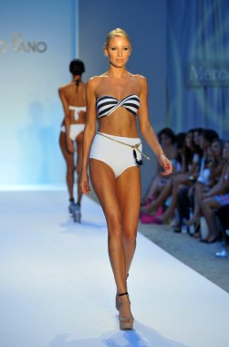 modeli pist yürür poco pano koleksiyonu