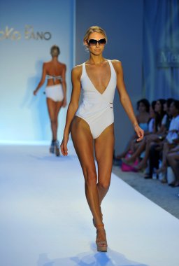 modeli pist yürür poco pano koleksiyonu