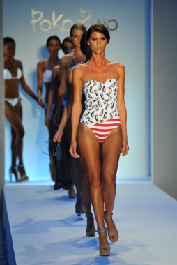 modeller, pistin final yürümek poco pano koleksiyonu