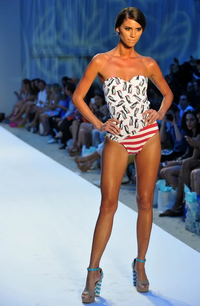 modeli pist yürür poco pano koleksiyonu