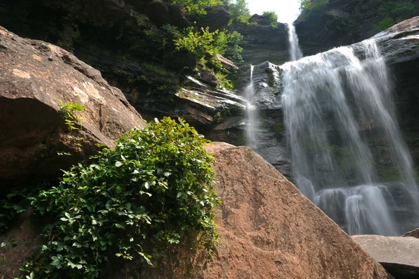 Catskils 山で滝、夏の時間で upstate ニューヨーク — ストック写真