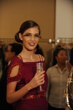 bir model pamela katılır gonzales tanıtımı
