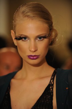 bir model pamela katılır gonzales tanıtımı