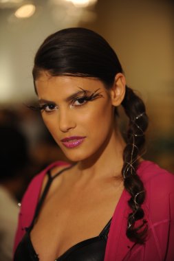 bir model pamela katılır gonzales tanıtımı