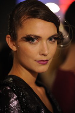 bir model pamela katılır gonzales tanıtımı