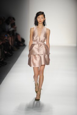 bir model marissa pist yürür webb bahar 2014 defile