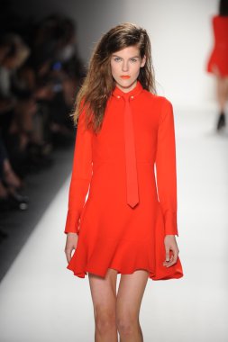 bir model marissa pist yürür webb bahar 2014 defile