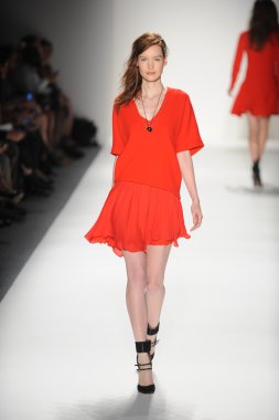 bir model marissa pist yürür webb bahar 2014 defile