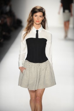 bir model marissa pist yürür webb bahar 2014 defile