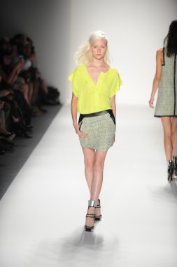 bir model marissa pist yürür webb bahar 2014 defile