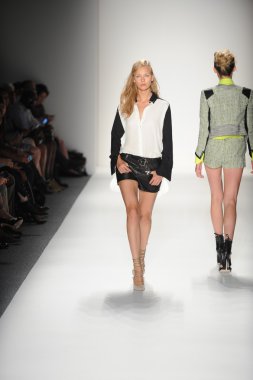 bir model marissa pist yürür webb bahar 2014 defile