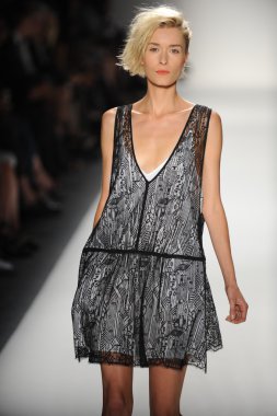 bir model marissa pist yürür webb bahar 2014 defile