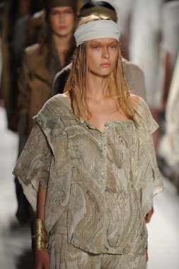 modelleri pist finale nicholas k Show'da yürümek.