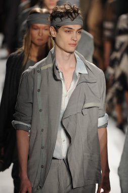 modelleri pist finale nicholas k Show'da yürümek.