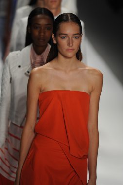 modelleri pist finale richard chai yürü.