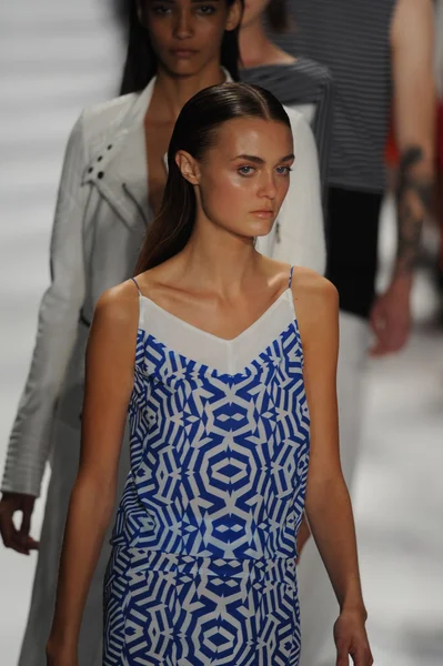 modelleri pist finale richard chai yürü.