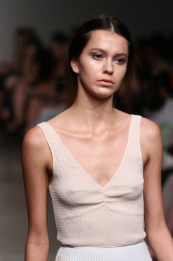 model tocca defile pist yürür