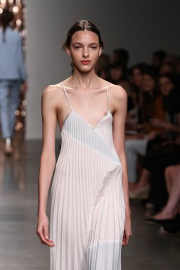 model tocca defile pist yürür