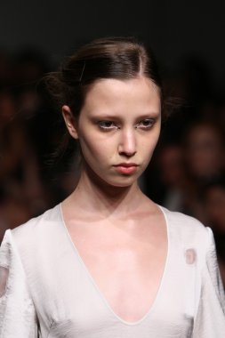 model tocca defile pist yürür