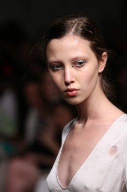 model tocca defile pist yürür