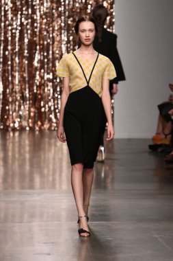 model tocca defile pist yürür