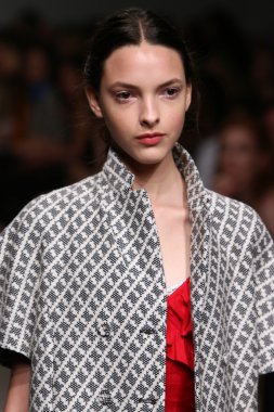 model tocca defile pist yürür