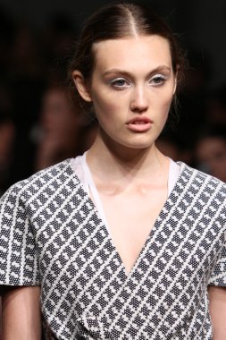 model tocca defile pist yürür