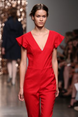 model tocca defile pist yürür